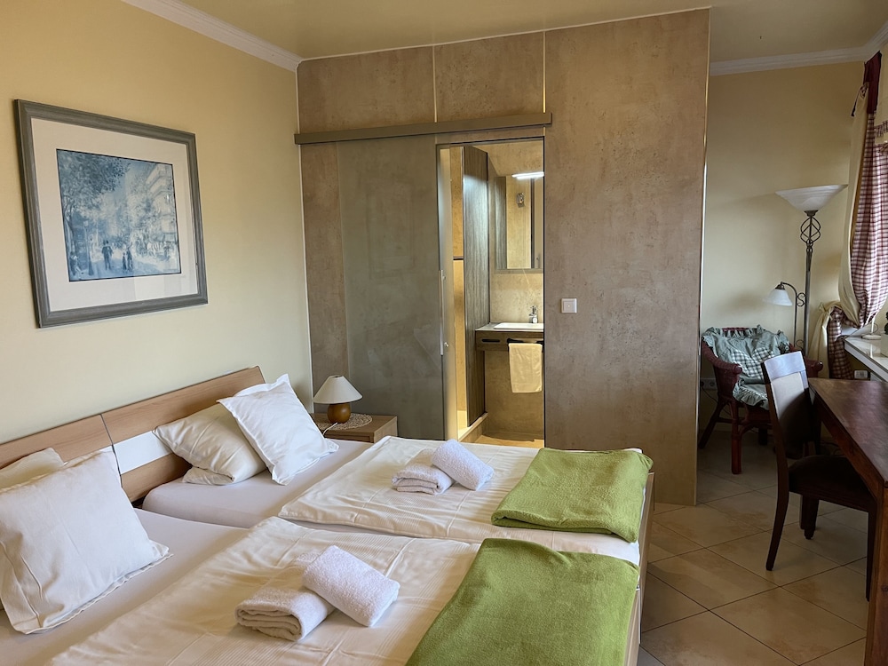 Apartment, Private Bathroom - Photo 2