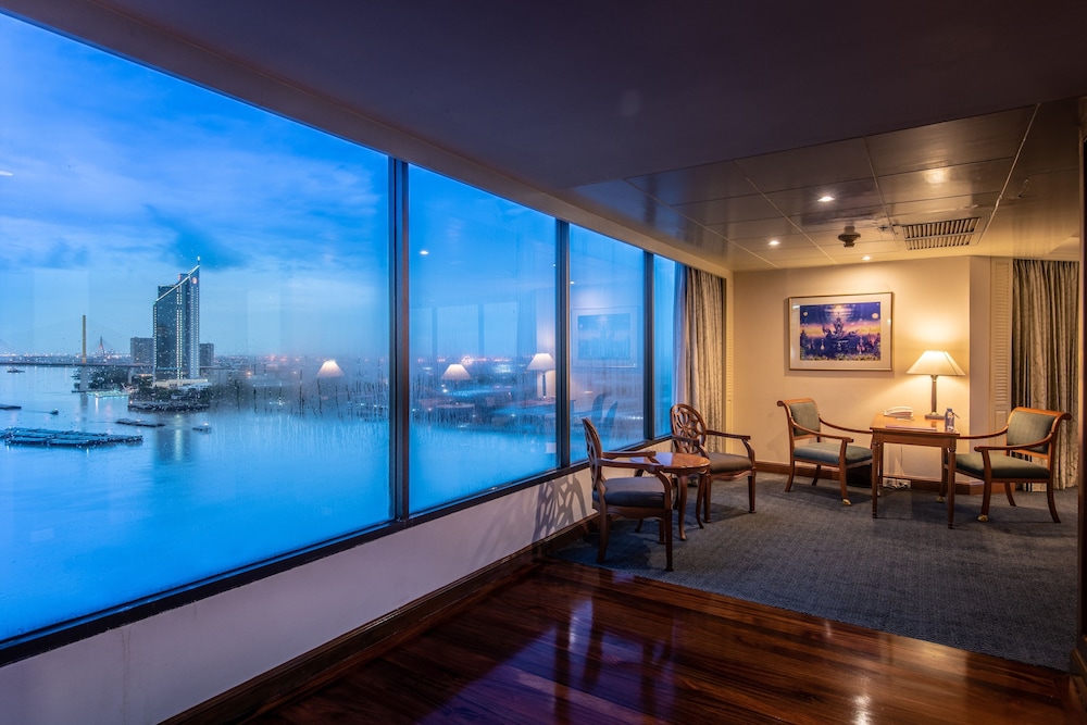 Executive Suite River View, Business Lounge Access
