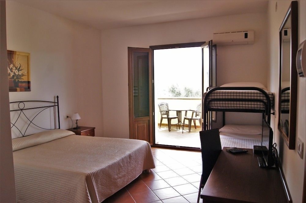 Family Room, Multiple Beds