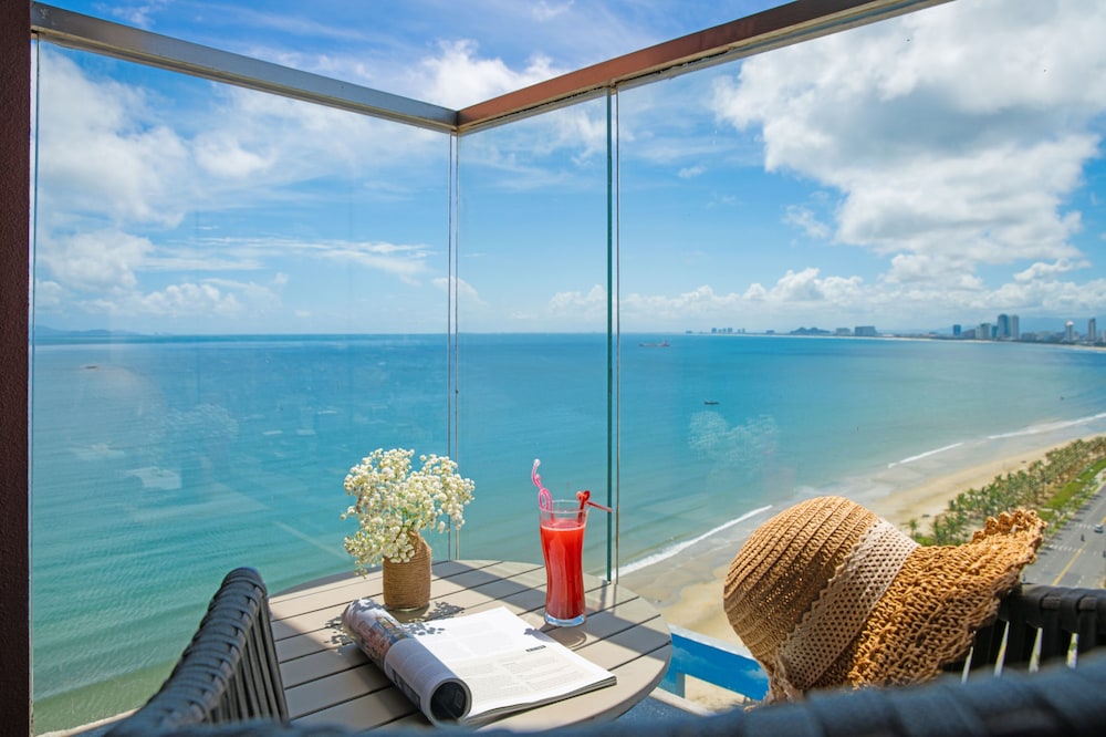 Deluxe Twin Room with Sea View photo 2