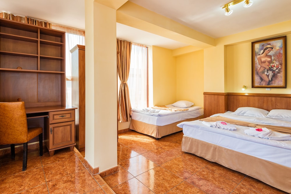 Apartment (Free WiFi & Parking) photo 3