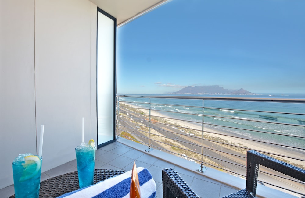Sea Facing Table Mountain King Room With Balcony - Photo 6