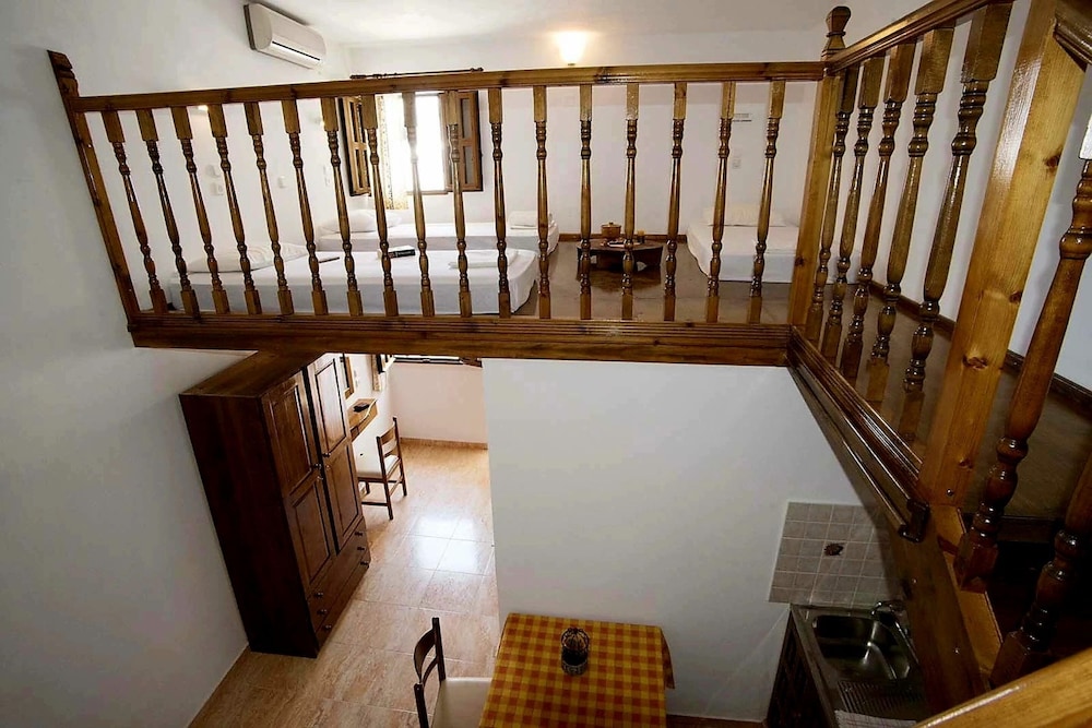Studio, Mezzanine