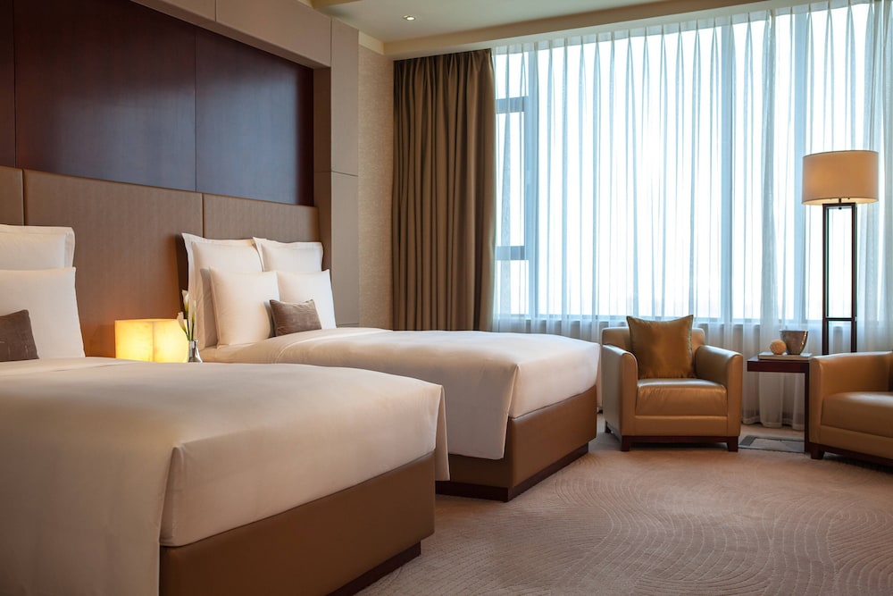 Junior Suite, 2 Double Beds - Photo 1