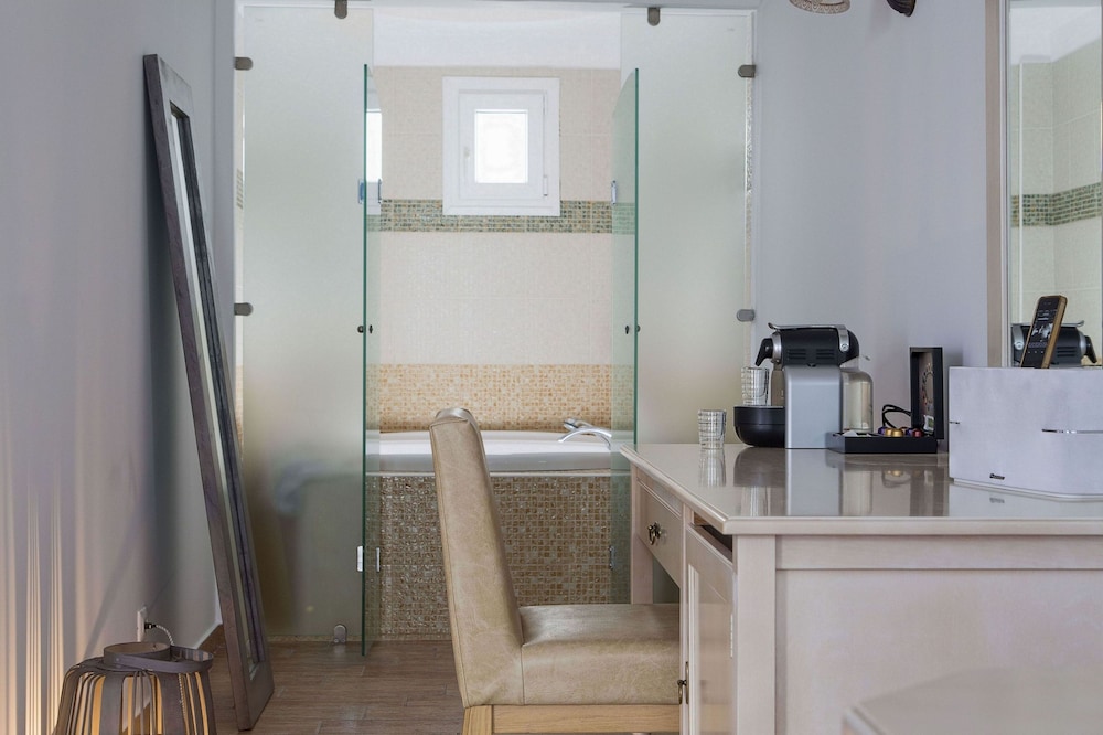 Junior Suite, Sea View, Sea Facing - Photo 6