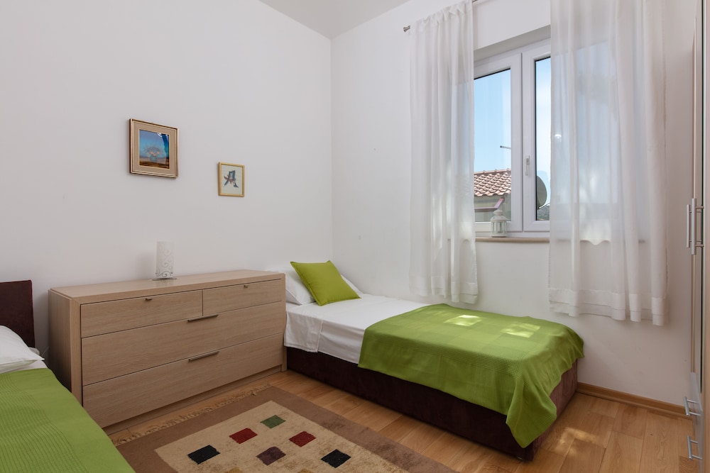 House, 3 Bedrooms photo 3