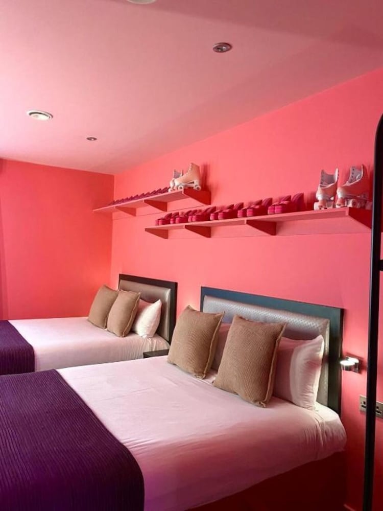Pink Dreams Apartment photo 2