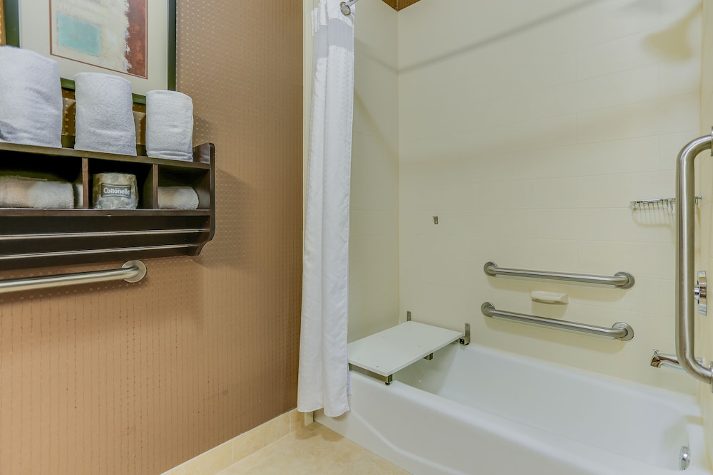 Suite, 2 Queen Beds, Accessible - Photo 3