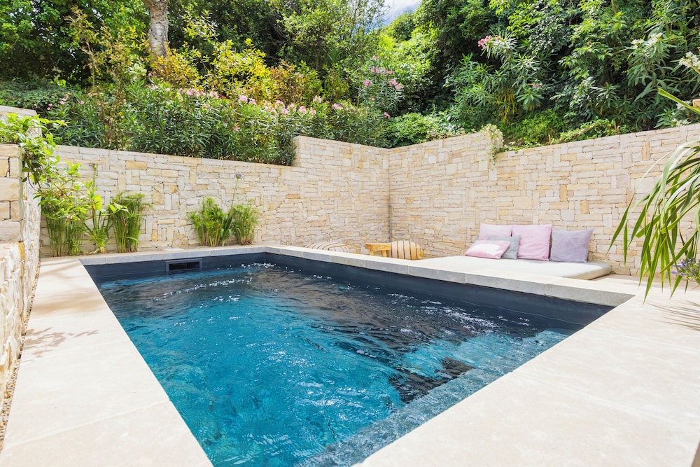 Bergerie Suite 2-bedroom with swimming pool photo 3