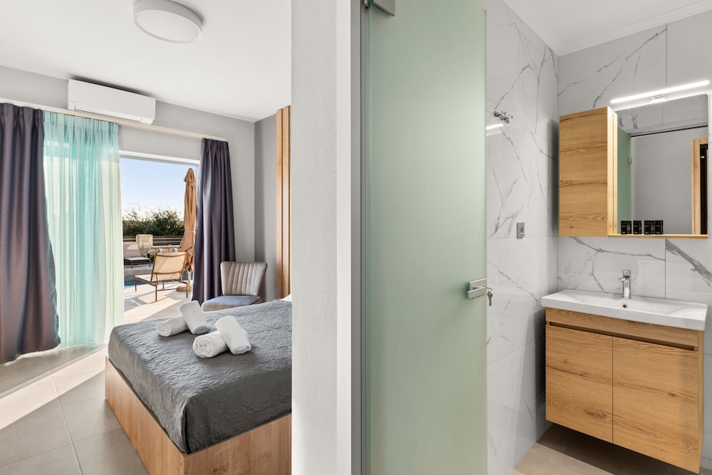 Junior Studio Suite, 1 Bedroom, Kitchen, Tower photo 2