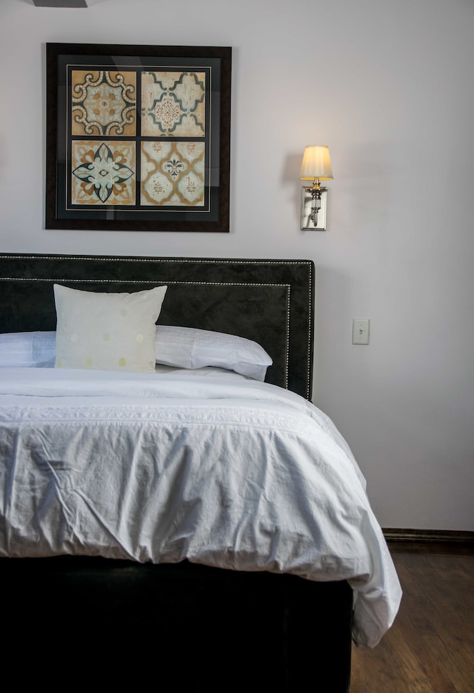 Comfort Suite, 1 King Bed photo 3