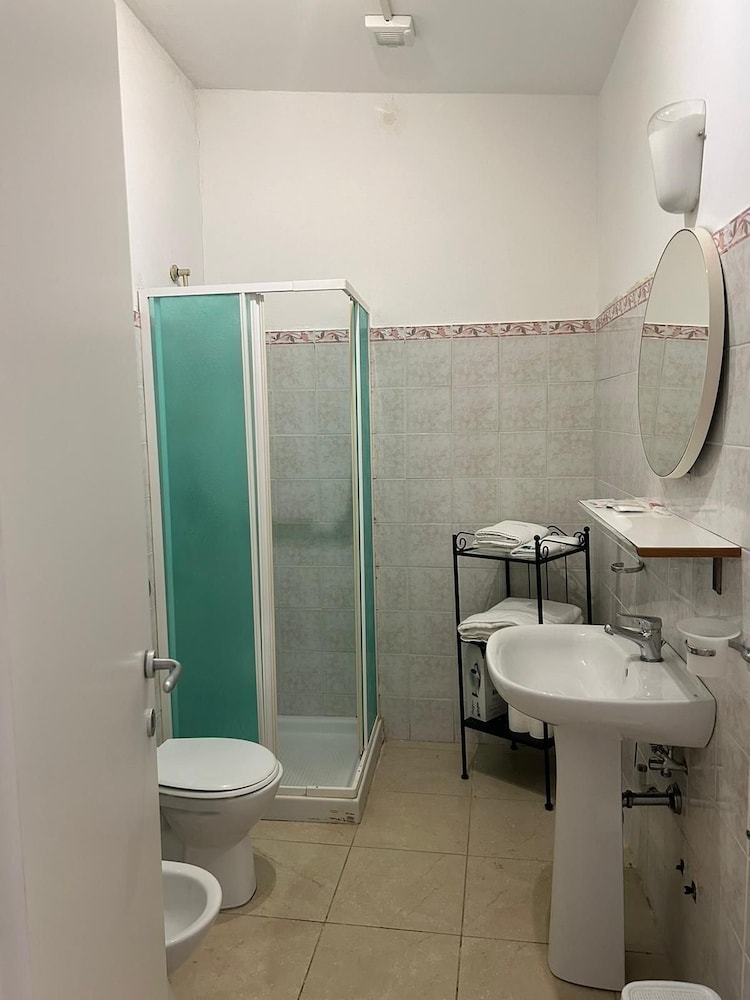 Basic Quadruple Room, Garden View photo 3