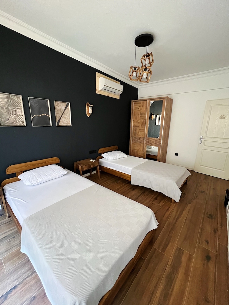 Deluxe Triple Room, 1 Bedroom, Non Smoking, Mountain View photo 1