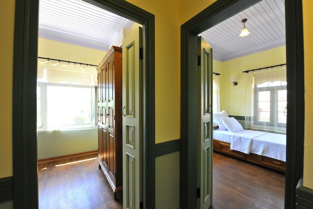 Studio, 1 Double Bed and 1 Single Bed photo 1
