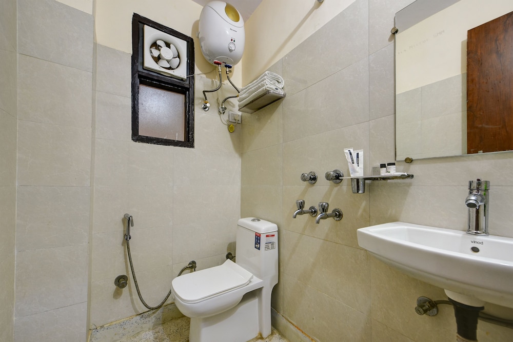 Standard Double Room - Photo 13