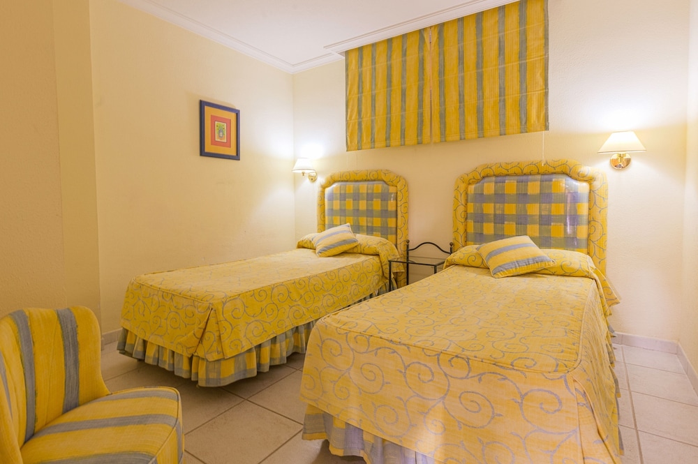 Standard Apartment, 2 Bedrooms, Garden View photo 2