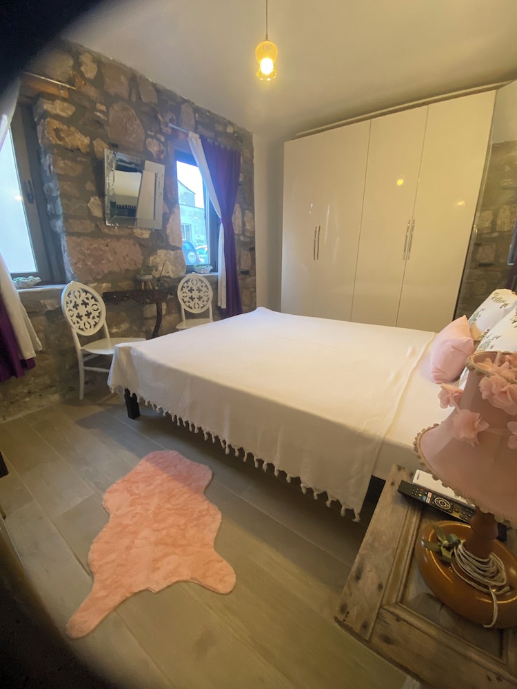 Standard Room, 1 Queen Bed, Non Smoking photo 2