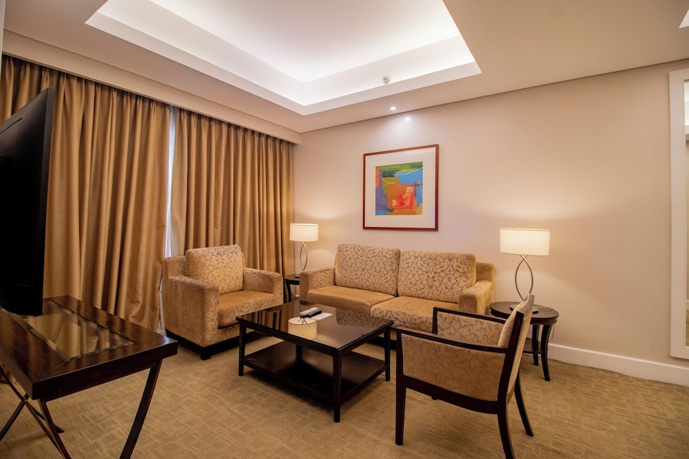 Executive Suite - Photo 14