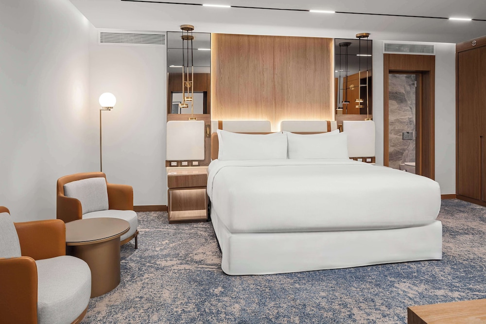 Junior Suite, 1 Queen Bed