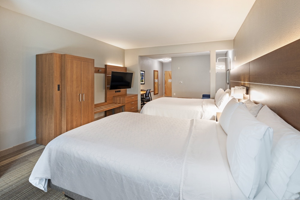 Suite, 2 Queen Beds - Photo 3
