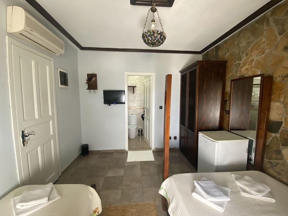 Deluxe Triple Room photo 2