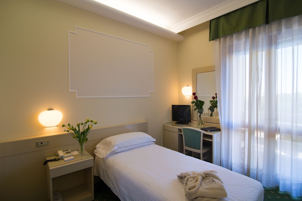 Basic Single Room photo 2