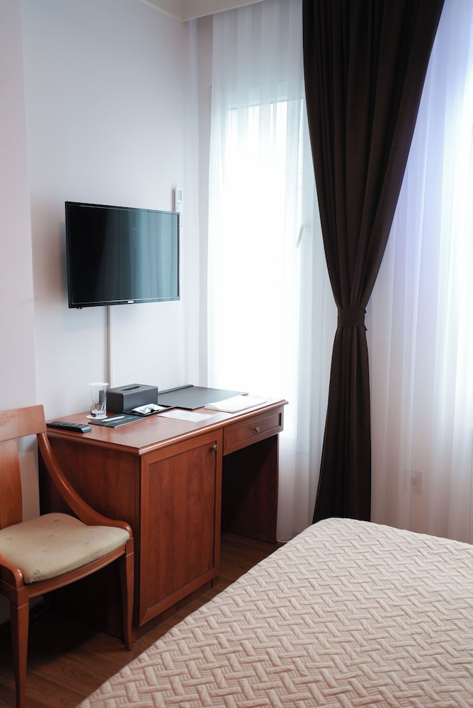 Basic Double Room photo 2