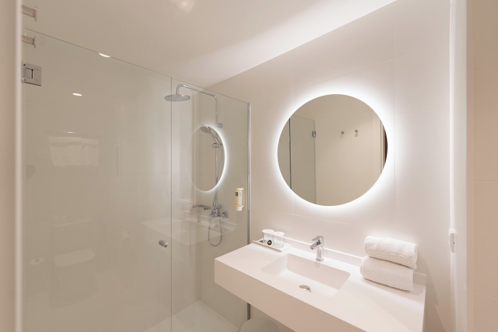 Superior Room (3 Adults) - Photo 2
