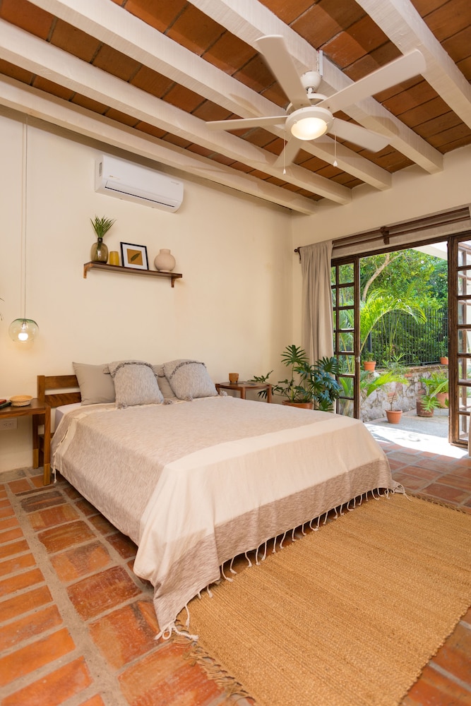 Premium Room - Photo 7