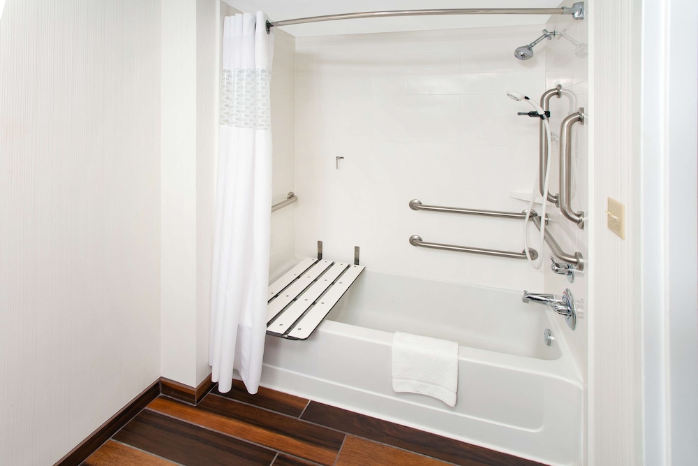 Room, 1 King Bed, Accessible, Bathtub (Hearing Impaired, Non Smoking) - Photo 3