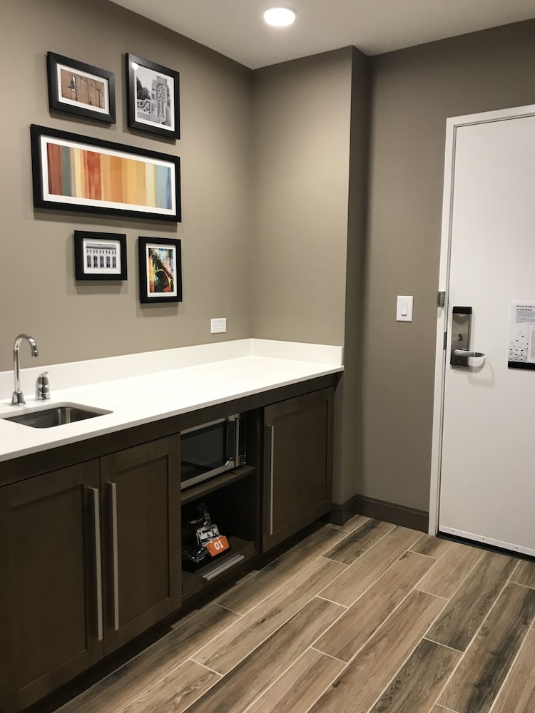 Suite, 2 Queen Beds, Accessible (Roll-In Shower, Mobility & Hearing) - Photo 2