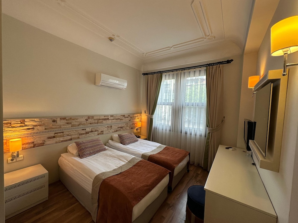 Economy Room, 1 Double or 2 Twin Beds - Photo 8