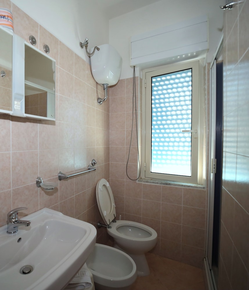Basic Double or Twin Room photo 2