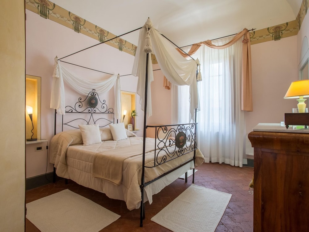 Classic Villa, 5 Bedrooms photo 3