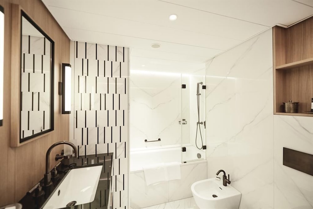 City Deluxe Room - Photo 2