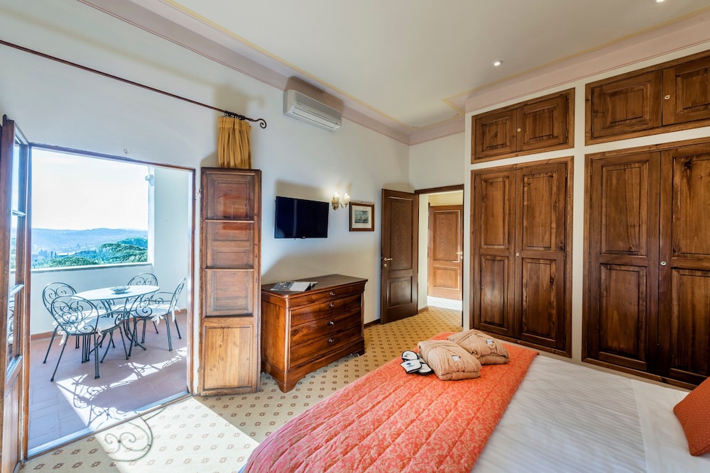 Manor House Balcony Suite - Photo 1