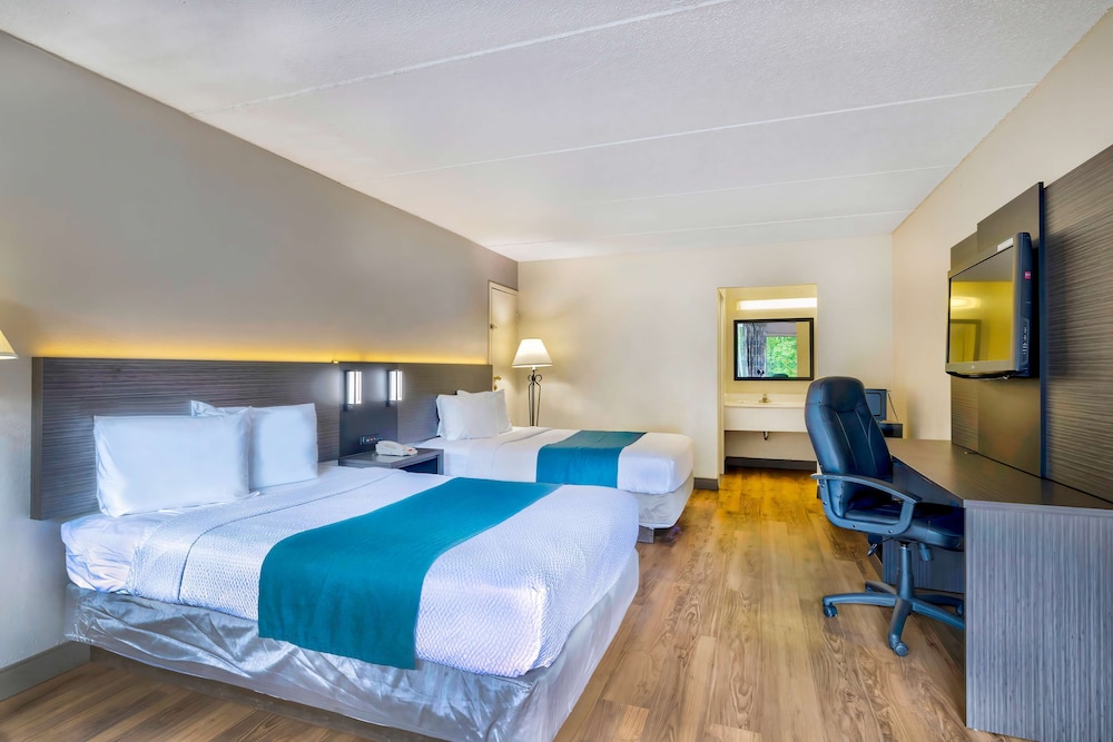Deluxe Room, 2 Double Beds, Non Smoking, Refrigerator & Microwave photo 1