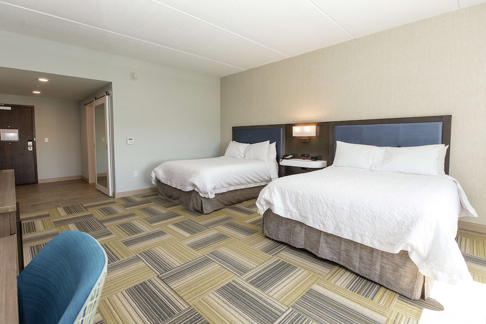 Room, 2 Queen Beds, Accessible, Bathtub - Photo 4