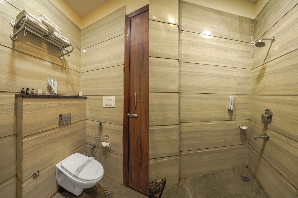 Suite - Photo 3
