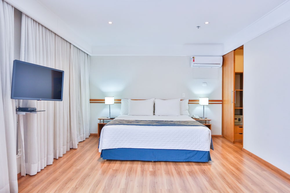 Deluxe Suite, 1 King Bed - Photo 1