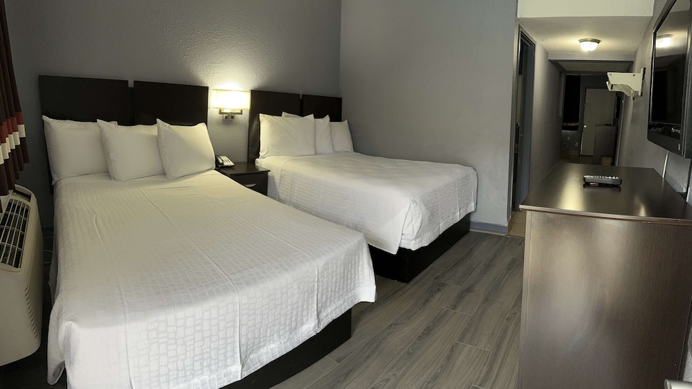 Room, 2 Double Beds, Smoking - Photo 10