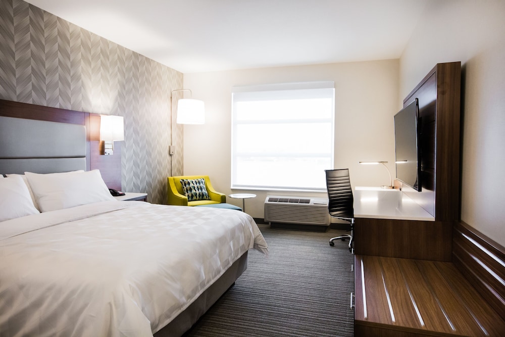 Standard Room, 1 King Bed (Walk-In Shower)