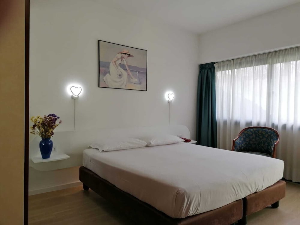 Classic Double or Twin Room - Photo 1