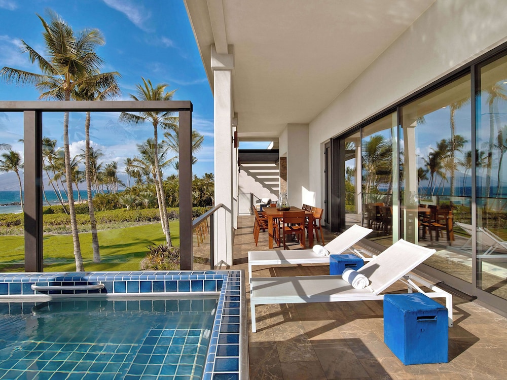 4 Bedroom Villa, Oceanfront (3 King and 1 Queen Bed) thumbnail 6