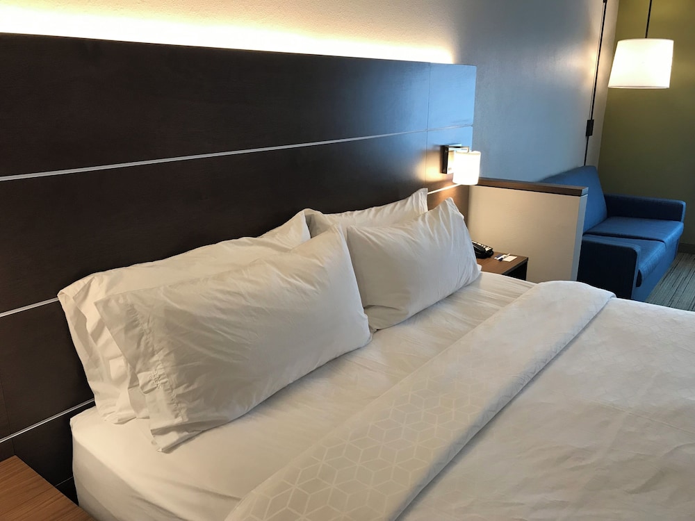 Standard Room, 1 King Bed, Accessible (Communications, Mobility, Access Tub) photo 1