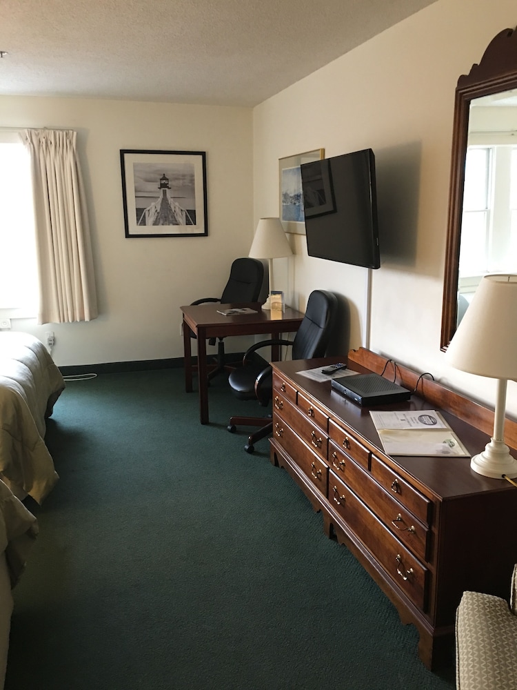 2 Queen Beds, 3rd Floor, No Pets