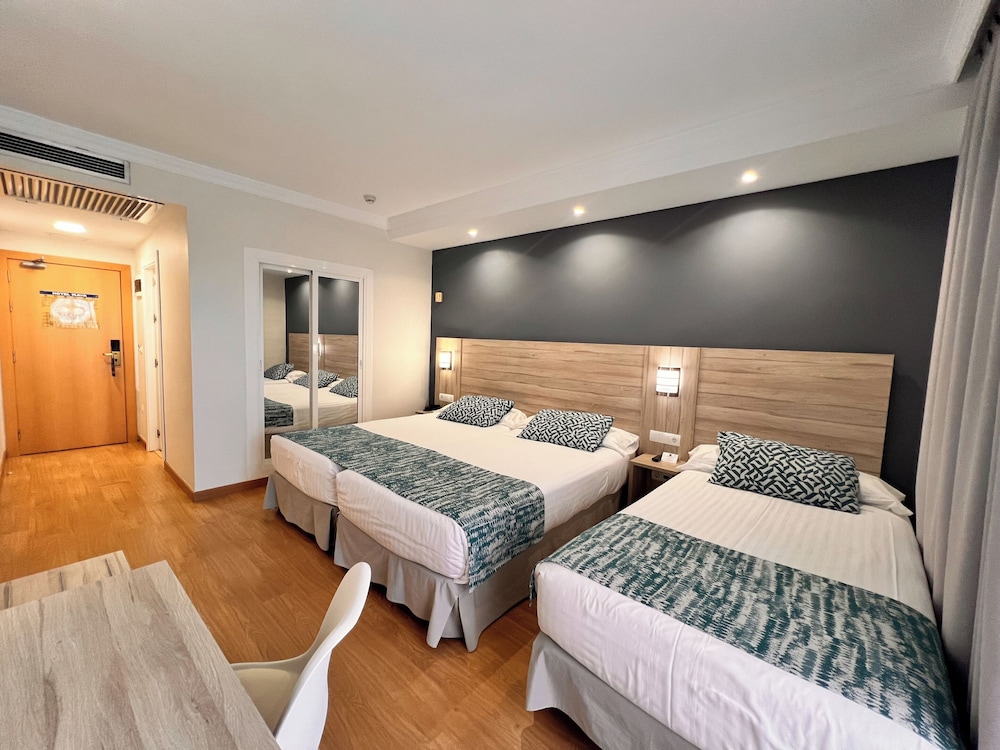 Room (Triple)