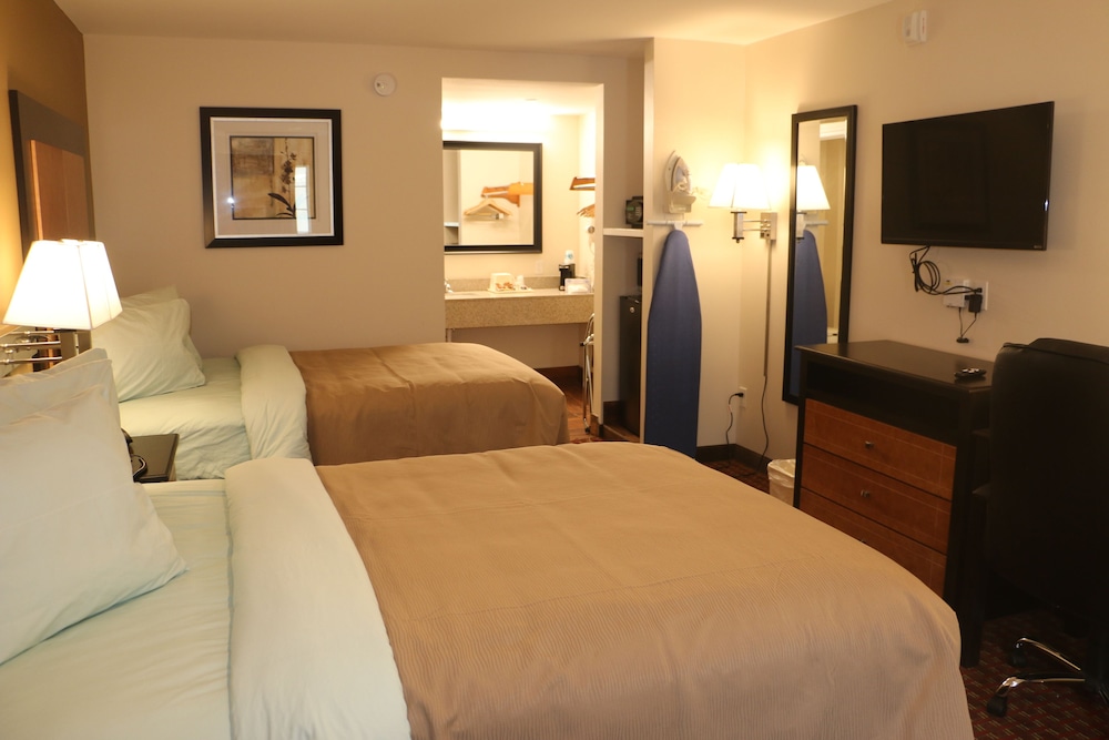 Standard Double Room, 2 Queen Beds photo 2