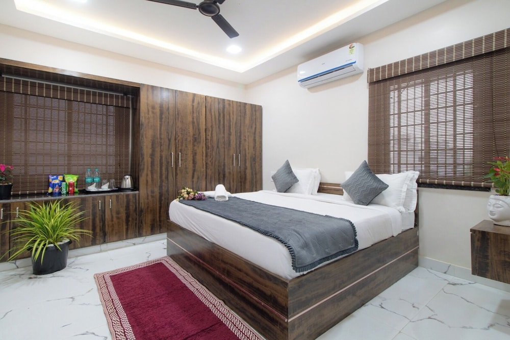 Deluxe Room, Balcony, City View photo 3
