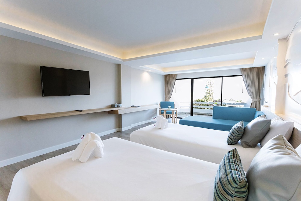 Deluxe Room - Photo 2